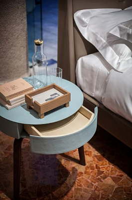 FIORILE | Small table with drawer