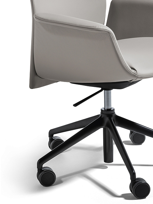 Downtown Conference | 360° chair
