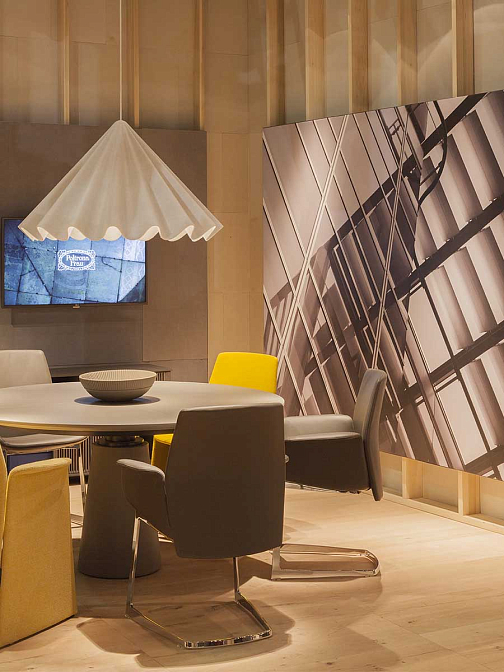 Downtown Conference | Cantilever chair